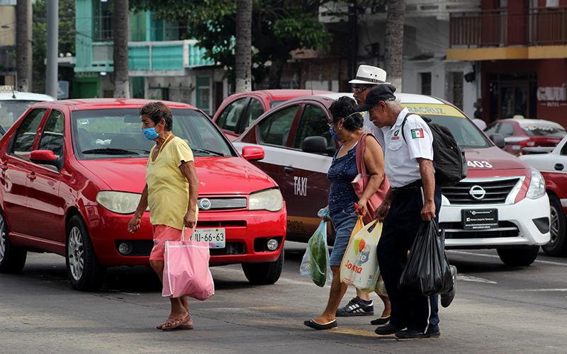 En el reporte técnico diario sobre el avance de la pandemia de covid-19 en México se informa que los decesos por el nuevo coronavirus se elevaron en mil 495 en comparación con lo reportado ayer, con un acumulado de 158 mil 74 muertes confirmadas por laboratorio.