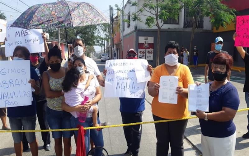 Habitantes llevan más de un año sin agua en la colonia Hidalgo; con bloqueo exigieron el servicio a Grupo MAS