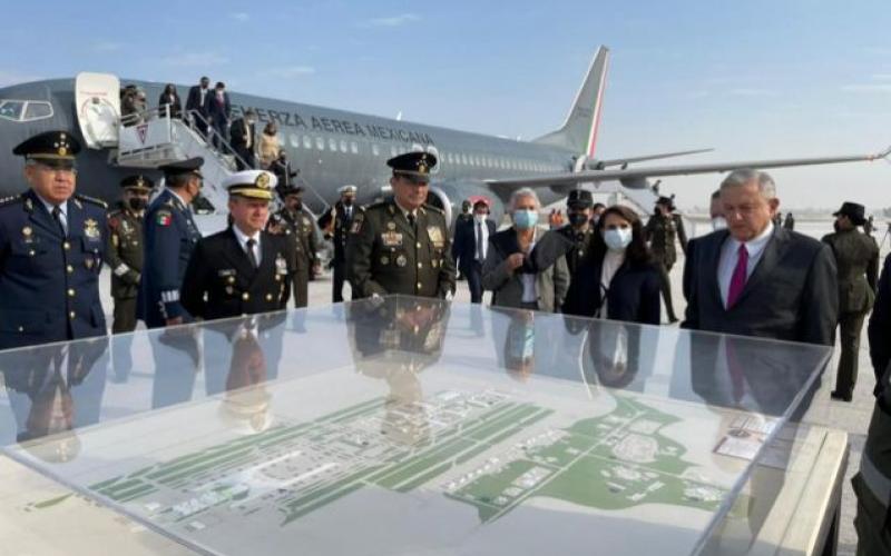  López Obrador inaugura pistas aéreas militares de Santa Lucia