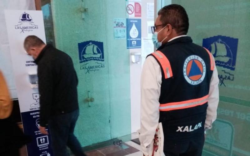  En Plazas comerciales de Xalapa supervisan filtros sanitarios establecidos de forma obligatoria