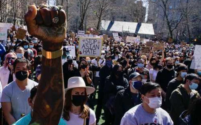 Manifestación contra el odio y creciente violencia hacia los estadunidenses de origen asiático