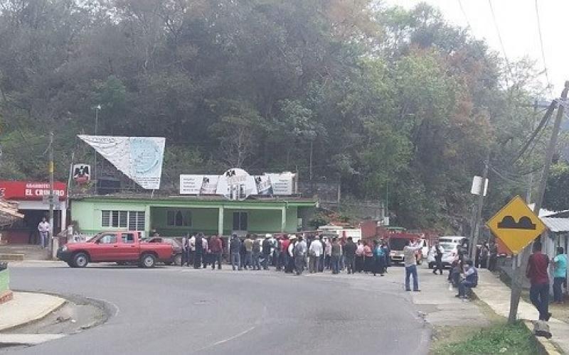 Nuevamente vecinos de la sierra de Zongolica protestan por altos cobros de CFE