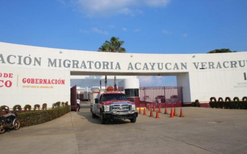 En Acayucan extranjeros se amotinan al interior de la EMA