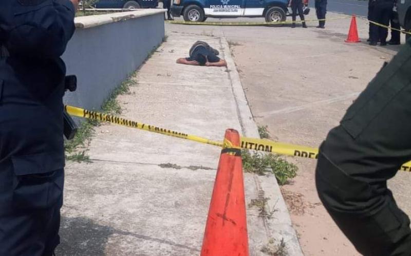 Algunas versiones de sus familiares indica que ayer por la tarde fue levantado por un grupo armado dentro del taller mecánico y le perdieron la pista.