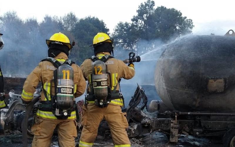 En Puebla se incendia pipa de gas en la Amozoc-Perote