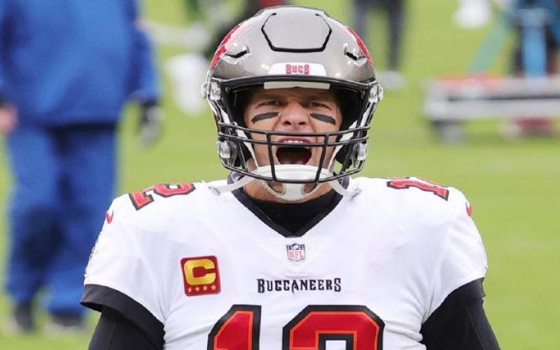 Asegura Tom Brady su permanencia con Buccaneers hasta 2022