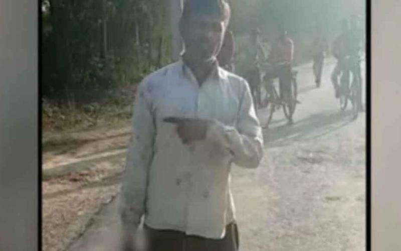  En la India un sujeto decapitó a su hija y se entrega a la policía con su cabeza