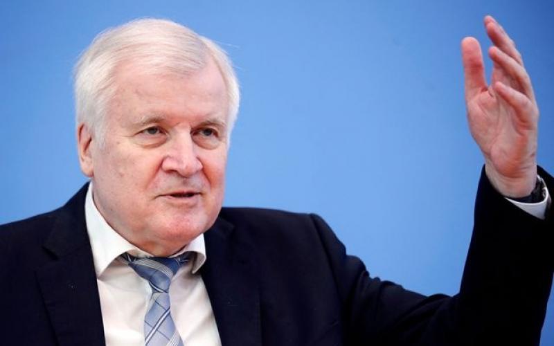 "Da igual de dónde procedan: de Polonia, de Francia o de Dinamarca. Todos deben saber que pueden ser controlados", dijo el ministro del Interior alemán, Horst Seehofer. 