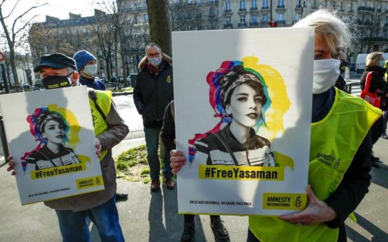 En Paris marchan por defensora iraní de derechos de la mujer