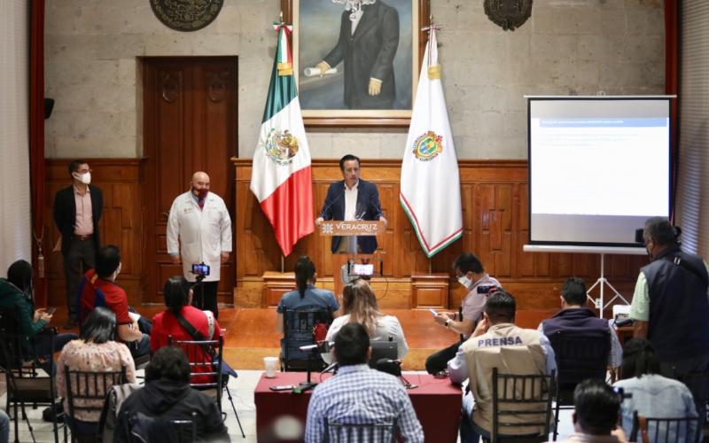 Cuitláhuac García lamenta que personas usen influencias para vacunarse