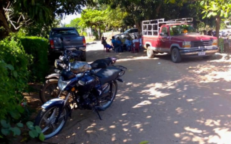 Fallece pequeño de año y dos meses luego que derrapará la moto 