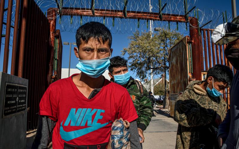 La frontera de EEUU con México es visitada por asesores de Biden, tras el aumento de menores migrantes