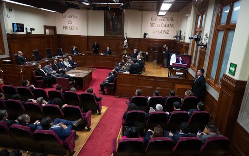 En rueda de prensa, jubilados recordaron que ellos fueron contratados con base en un artículo décimo transitorio, es decir, que la jubilación se calcularía en salarios mínimos, más no en UMA, la cual fue creada para evitar situaciones como multas, no para el pago de la pensión.