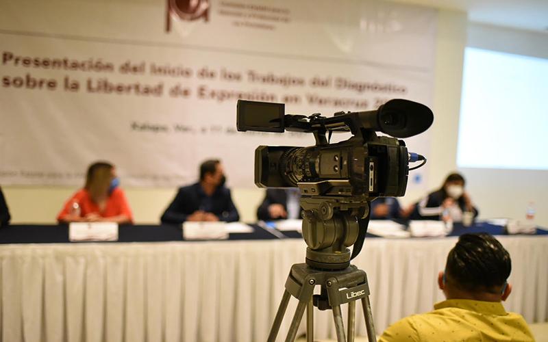 Las instituciones organizadoras coincidieron en que es necesario que los periodistas y los medios de comunicación modifiquen la forma en que se está informando sobre los hechos que involucran a las mujeres, tanto imágenes, notas y discursos.