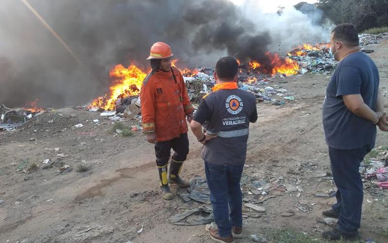 Guadalupe Osorno, titular de la Secretaría de Protección Civil (PC) del estado, dio a conocer que desde este sábado comenzaron a coordinar las acciones para apagar los dos incendios