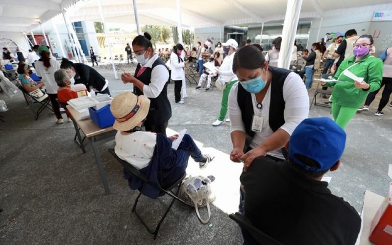 López Obrador promete que en mes y medio todas las personas mayores estarán vacunadas contra COVID