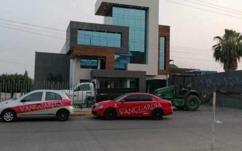  FGE realiza diligencias en lo que fue el periódico Vanguardia de Veracruz