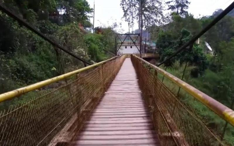 Muere mujer al caer de puente colgante en Xico, Veracruz