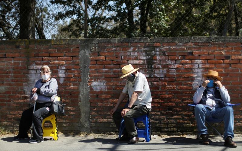 AMLO dijo que el compromiso está cumplido, faltan 4 millones de personas mayores por vacunar