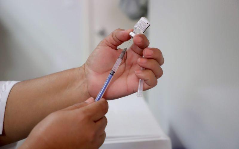 Coparmex exhorta a las autoridades a vacunar a todo personal médico