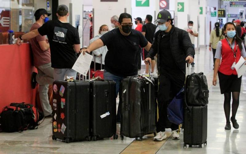 Cancelan vuelos en Aeropuerto de Oaxaca por bloqueo de normalistas