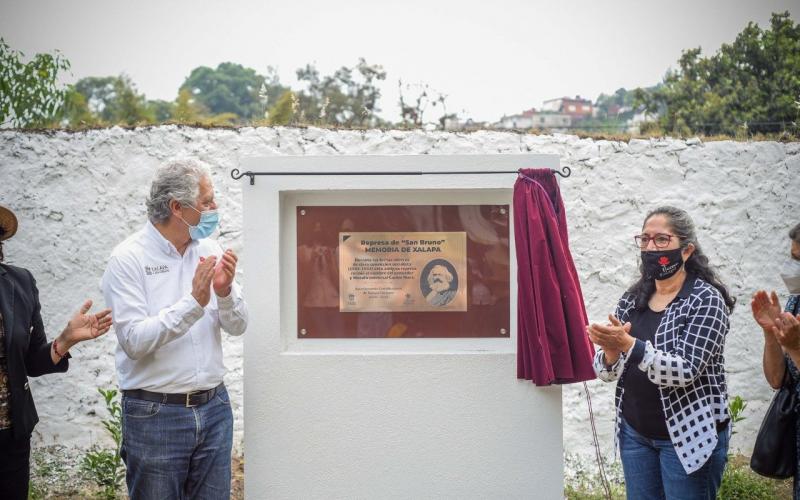  En Xalapa develan placa Karl Marx en la antigua presa de San Bruno