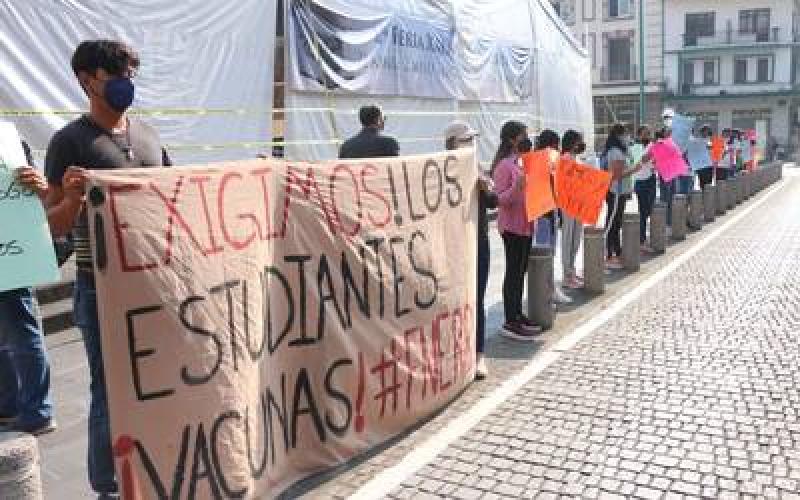  En el Puerto estudiantes piden vacunas COVID para el regreso a las aulas