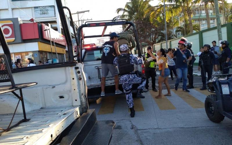 Menores protagonizan pelea en parque de Veracruz, vecinos temen que esto termine en tragedia