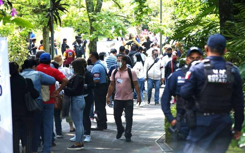 Segundo día de vacunas COVID sin contratiempos a maestros en Boca del Rio