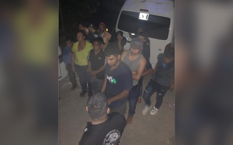 Rescatan a 18 migrantes en Las Chopas, hay tres detenidos