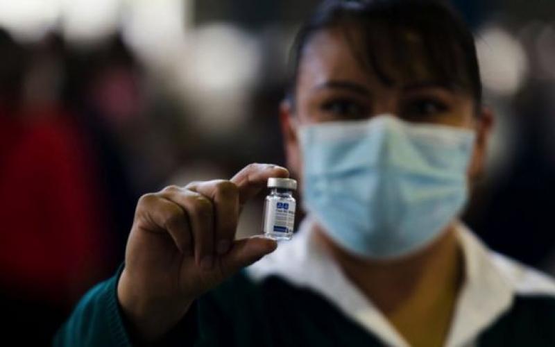 Personal de la salud reclaman vacunas en México