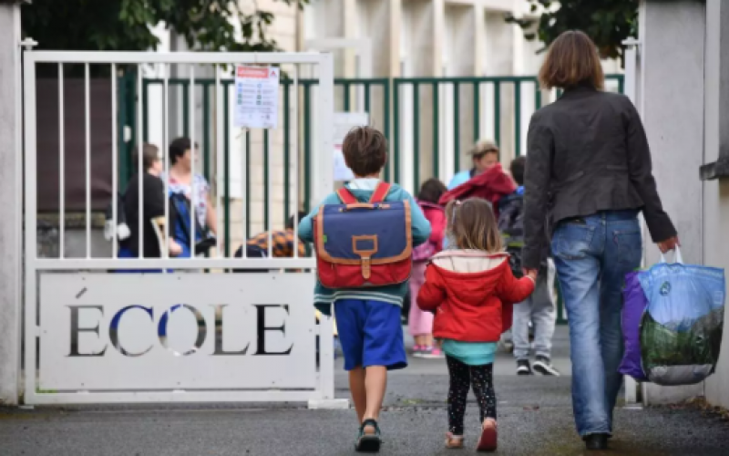  Francia da inicio al desconfinamiento gradual con el regreso a clases presenciales