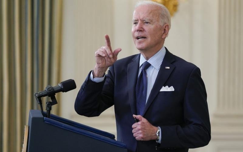 Biden fija como objetivo 160 millones de vacunados para el 4 de julio