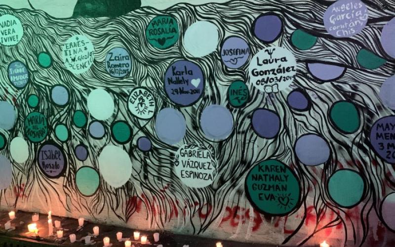 Inauguran con gritos de justicia un mural feminista en Xalapa