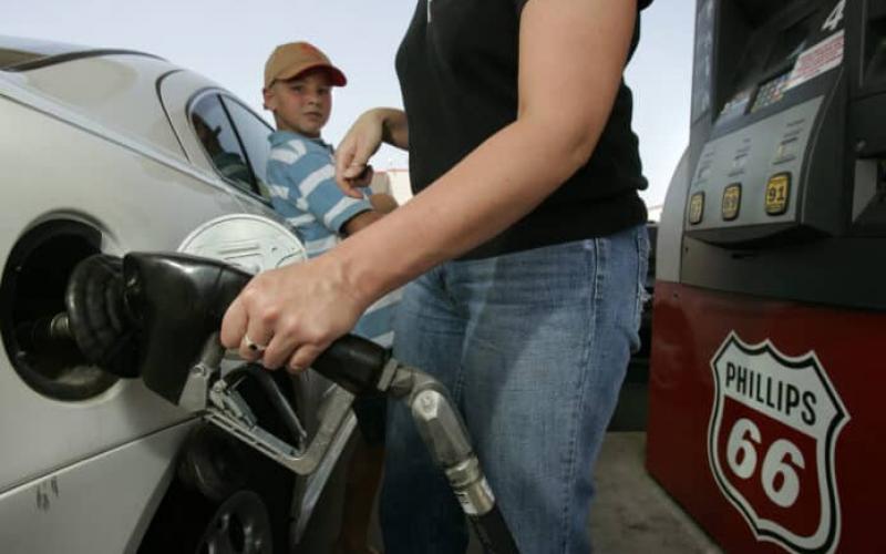 El Presidente de EEUU Joe Biden advierte a gasolineras que no suban precios debido al hackeo
