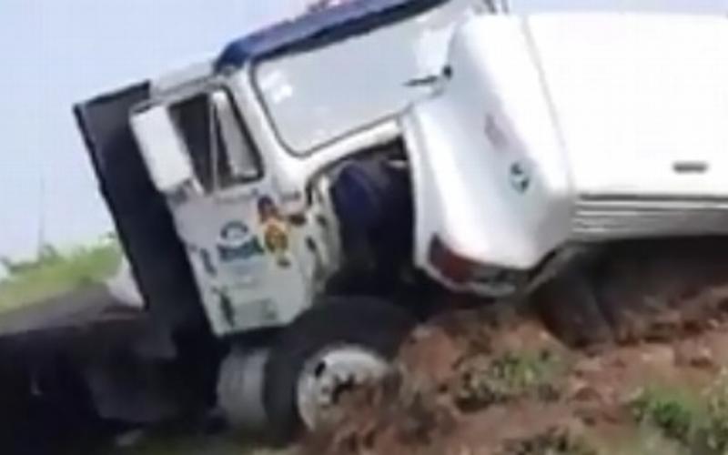 Tráiler choca en autopista Veracruz-Cardel