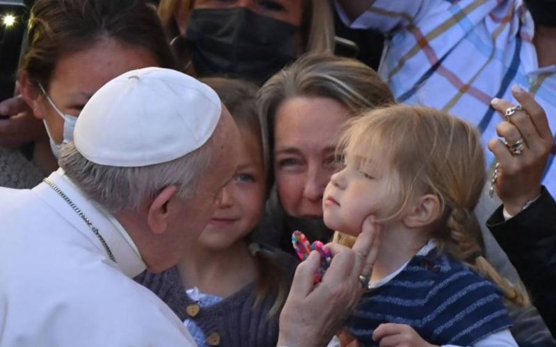 Vaticano introduce el delito de pedofilia en el Código de Derecho Canónico