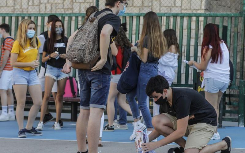 Viaje de estudiantes desencadena enorme brote de covid en España