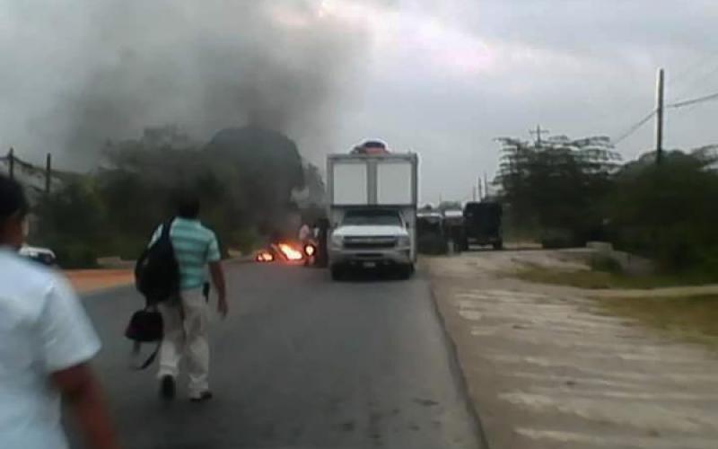 Exigen justicia por muerte de menor, bloquean carretera Chinantla