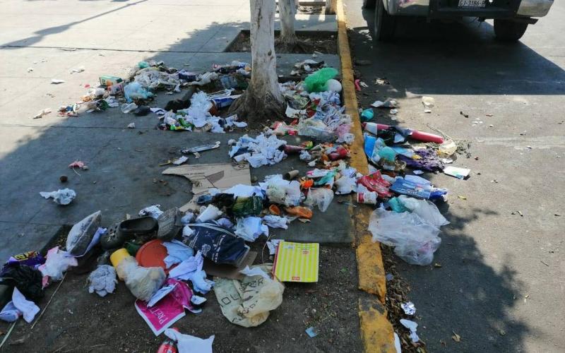 Recolección de basura falló; denunciarán a quienes tiraron desechos en palacio de Medellín