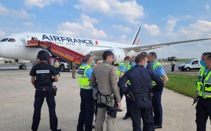 Avión de Air France es aislado en aeropuerto de París debido a sospecha de bomba