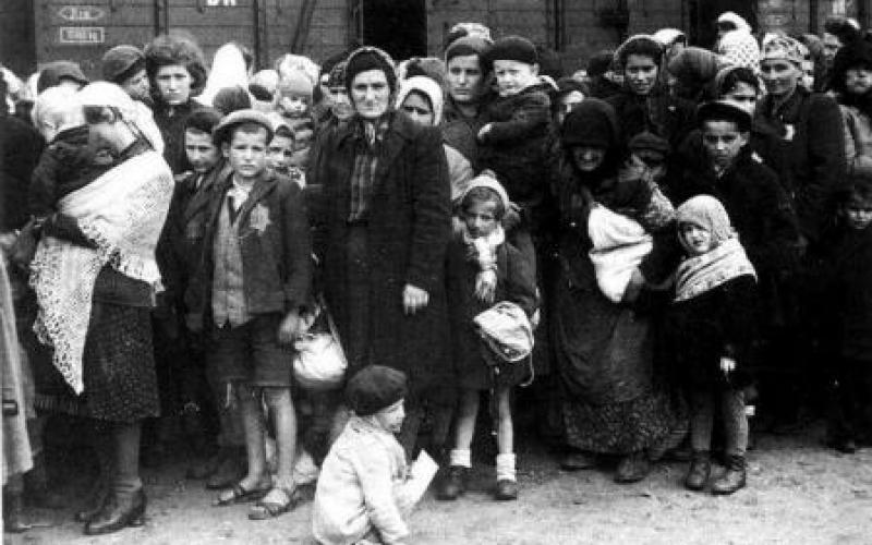Hallan cerca de Auschwitz restos humanos, podrían ser de alemanes