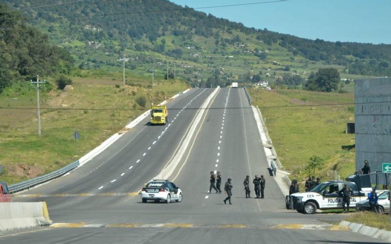 Asaltan al menos a 40 automovilistas en una autopista