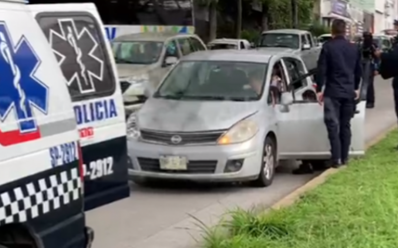 Conductora atropella a mujer e impacta otro vehículo tras la huida