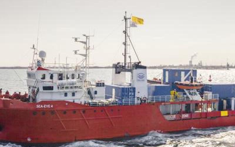 Detienen en Italia a un barco alemán que se dedicaba a rescatar a migrantes