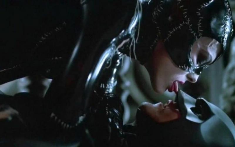 Censuran escena de sexo oral entre Batman y Gatúbela