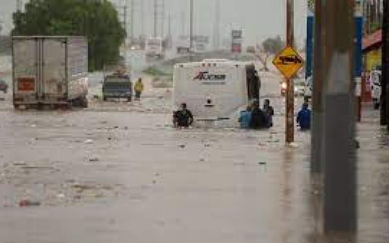 Lluvias dejan inundaciones, cierres viales  en Querétaro