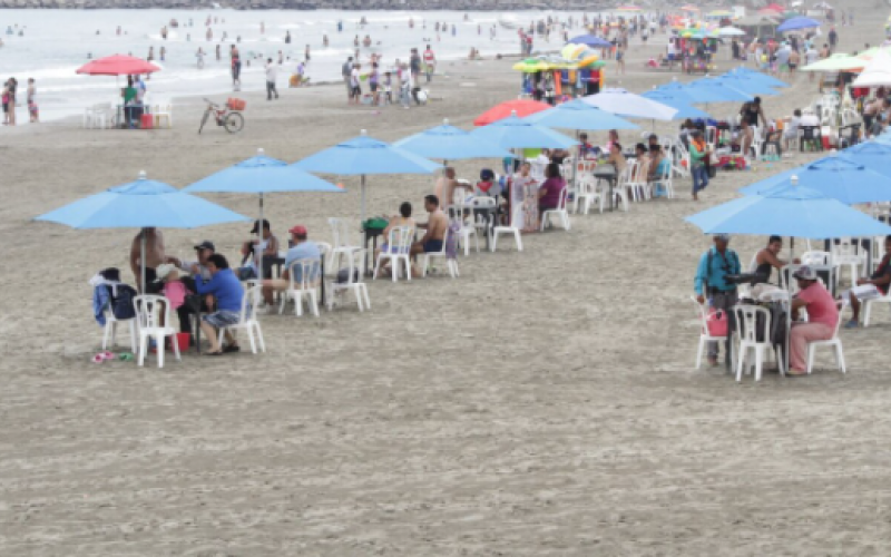  En Boca del Rio turistas prefirieron acudir a las playas que ir a votar