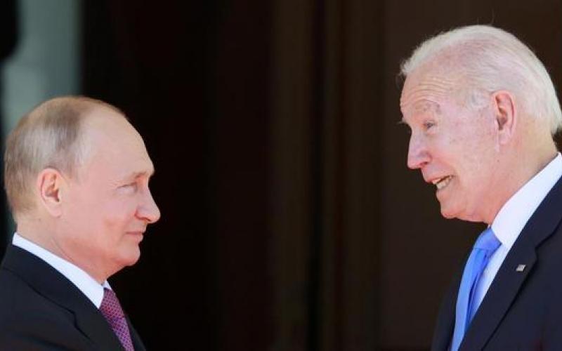 Sin abrazos ni críticas, Biden y Putin solo hablaron de negocios en la cumbre