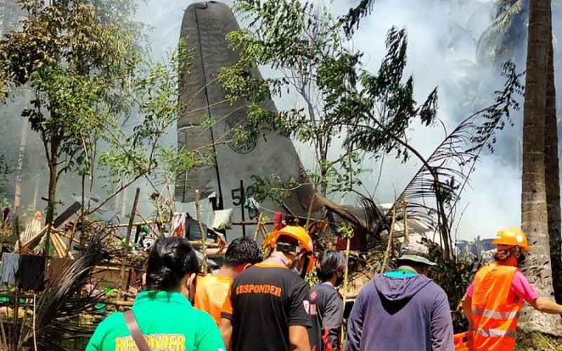 Cae  avión militar en Filipinas deja más de 45 muertos